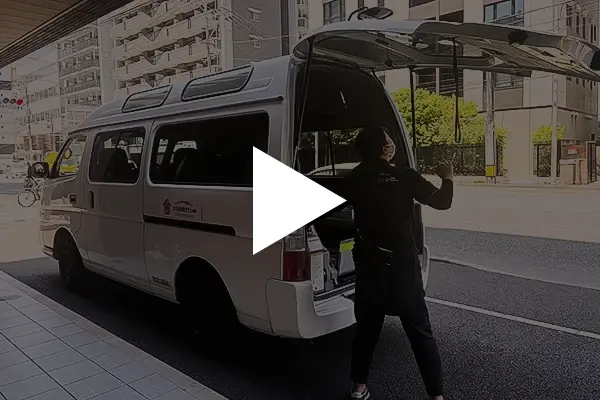 看護師と福祉車両のイメージ